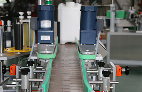 側(cè)面貼標(biāo)機(jī)