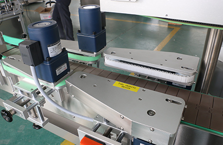 方罐多面貼標機