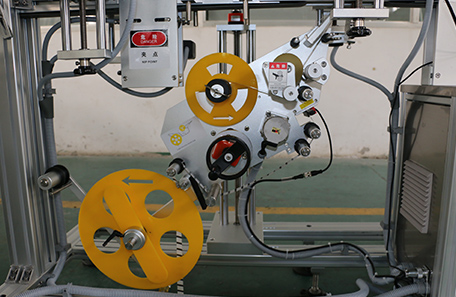 紙箱底部貼標(biāo)機(jī)