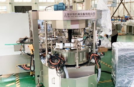 上海知名乳品企業(yè)選購軒特數(shù)控回轉(zhuǎn)式貼標(biāo)機(jī)