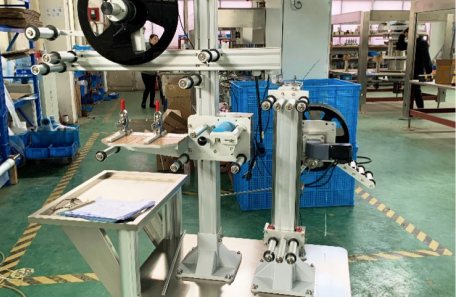 上海知名乳品企業(yè)選購軒特數(shù)控回轉(zhuǎn)式貼標(biāo)機(jī)