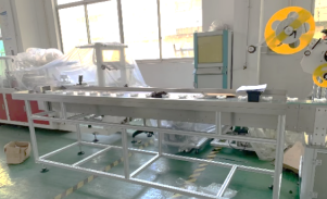 某國(guó)際知名高端美妝品牌定制模具雙標(biāo)站平面貼標(biāo)機(jī)定制