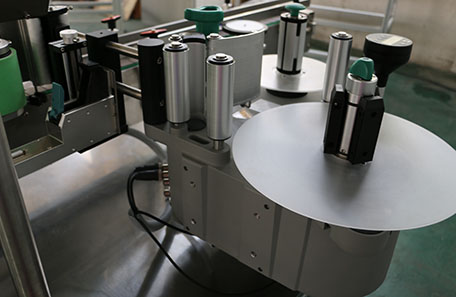 礦泉水貼標機